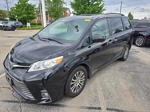 2020 Toyota Sienna XLE