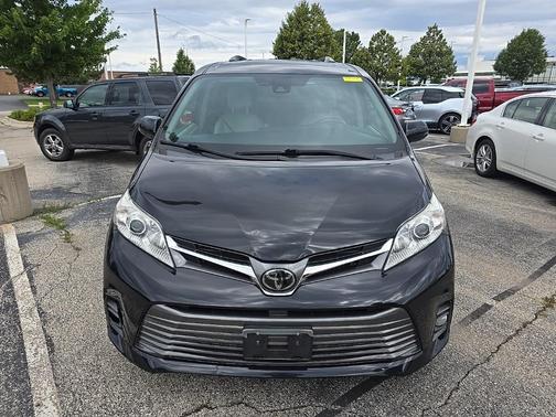 2020 Toyota Sienna XLE