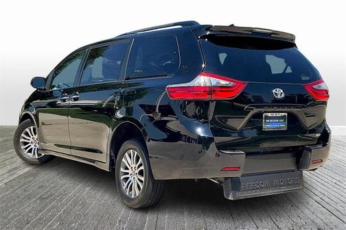 2020 Toyota Sienna XLE