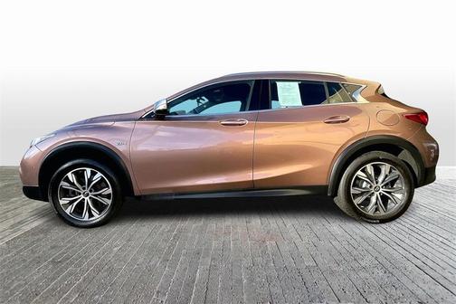2017 INFINITI QX30 Premium