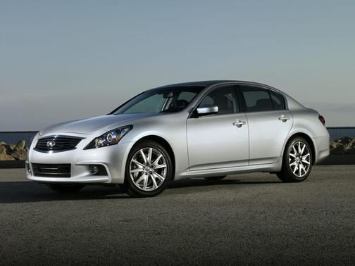 2013 INFINITI G37x 