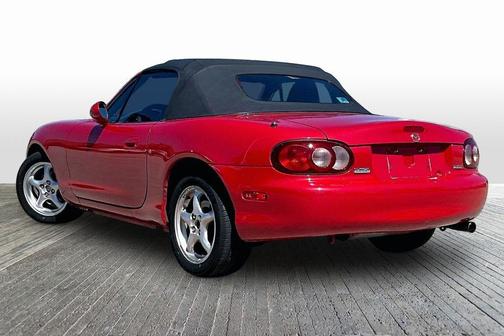 Red 2001 Mazda MX-5 Miata