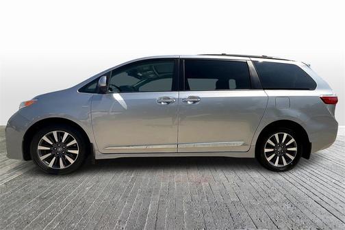 2018 Toyota Sienna XLE