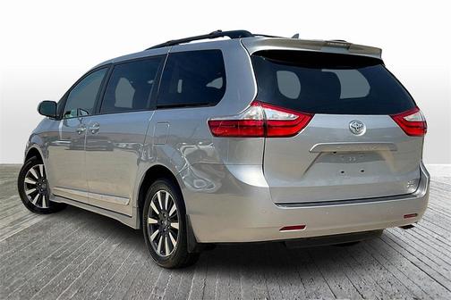 2018 Toyota Sienna XLE
