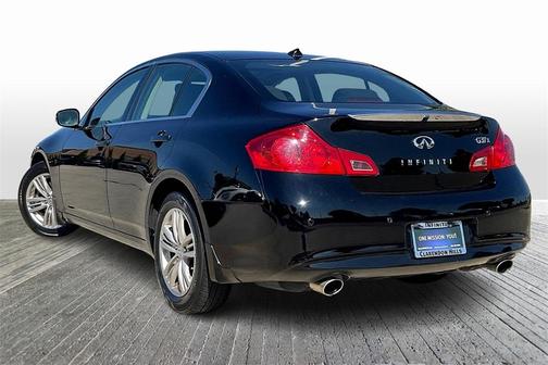 2011 INFINITI G37x 