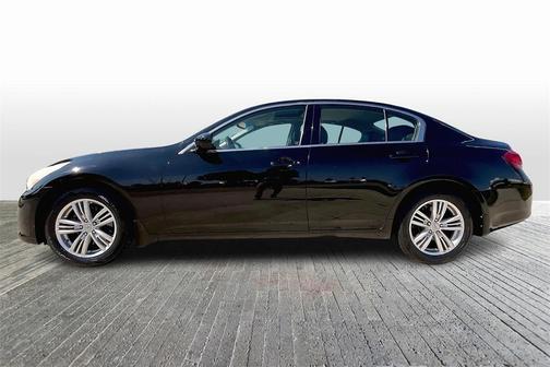 2011 INFINITI G37x 