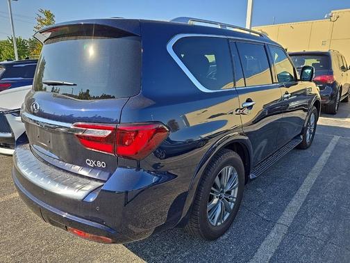 2022 INFINITI QX80 Luxe