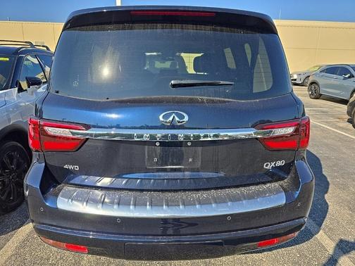 2022 INFINITI QX80 Luxe