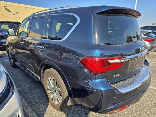 2022 INFINITI QX80 Luxe