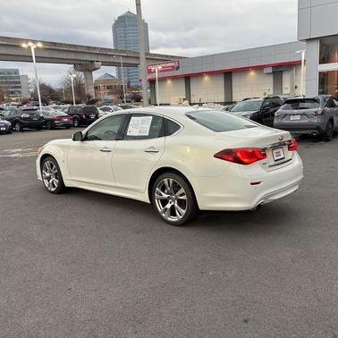 2015 INFINITI Q70 5.6X