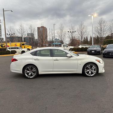2015 INFINITI Q70 5.6X