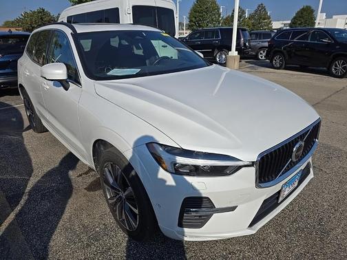 2022 Volvo XC60 B5 Momentum
