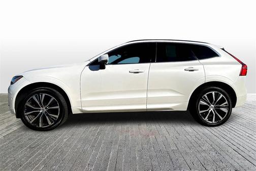 2022 Volvo XC60 B5 Momentum