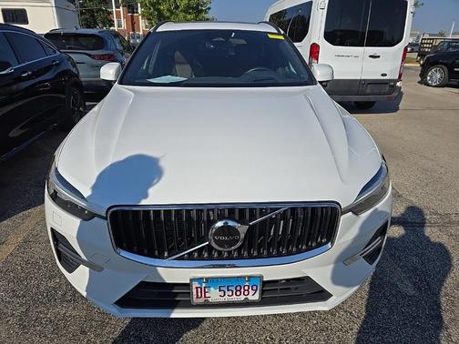 2022 Volvo XC60 B5 Momentum