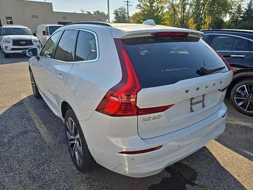 2022 Volvo XC60 B5 Momentum