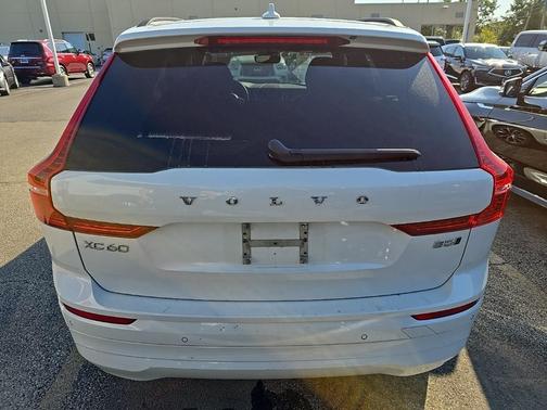 2022 Volvo XC60 B5 Momentum