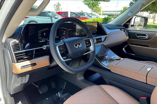 2025 INFINITI QX80 Luxe