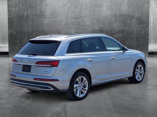 2022 Audi Q7 55 Premium Plus