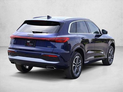 Navarra Blue Metallic 2026 Audi Q5 Premium Plus TFSI quattro S tronic