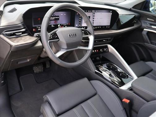 Navarra Blue Metallic 2026 Audi Q5 Premium Plus TFSI quattro S tronic