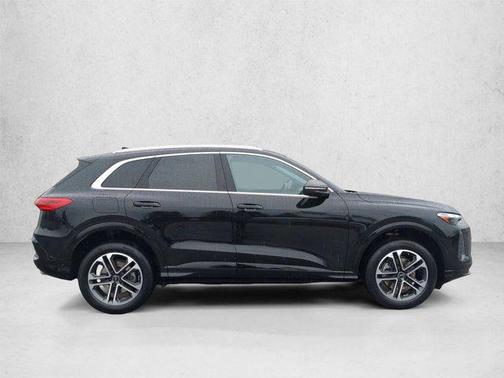 Mythos Black Metallic 2025 Audi Q5 Premium TFSI quattro S tronic