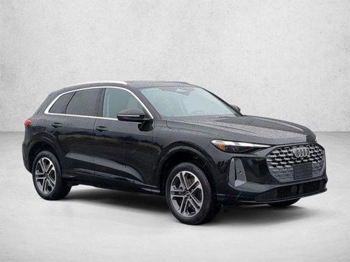 Mythos Black Metallic 2025 Audi Q5 Premium TFSI quattro S tronic