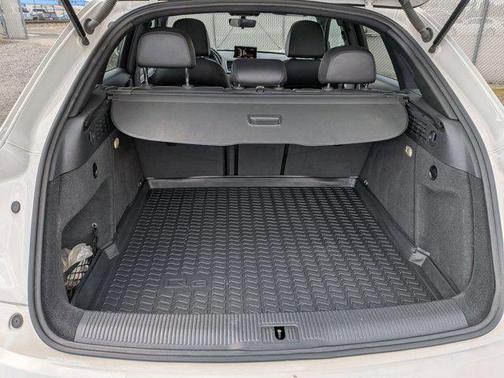 Glacier White Metallic 2018 Audi Q3 2.0T Premium