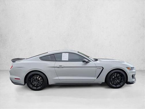 2017 Ford Shelby GT350 Base