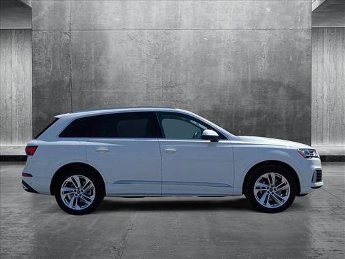 2023 Audi Q7 55 Premium Plus