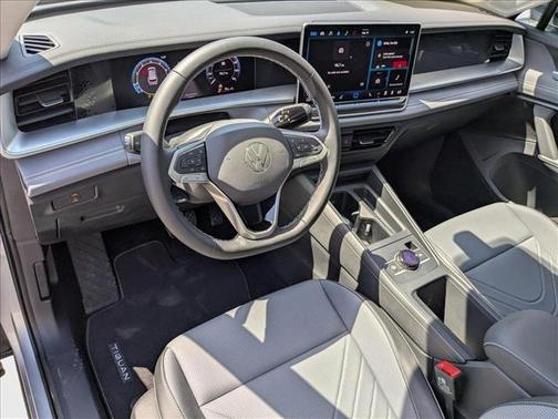 2025 Volkswagen Tiguan 2.0T SE 4MOTION