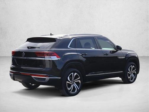 Deep Black Pearl 2023 Volkswagen Atlas Cross Sport 2.0T SEL