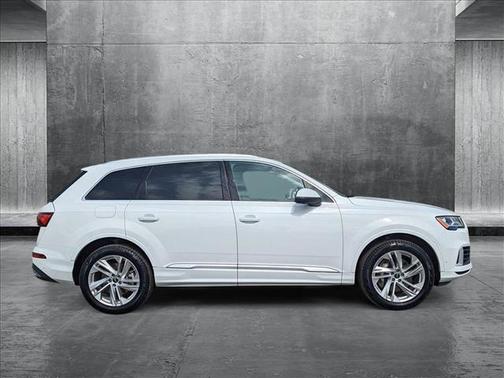 2023 Audi Q7 55 Premium Plus