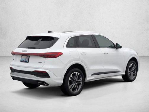 Arkona White 2025 Audi Q5 Premium TFSI quattro S tronic