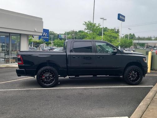 Diamond Black Crystal Pearlcoat 2019 RAM 1500 Big Horn