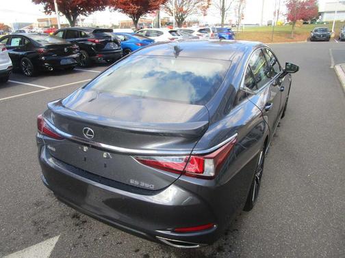 2023 Lexus ES 350 Base