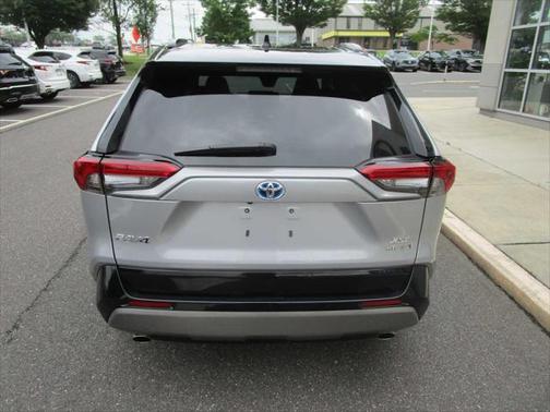 2022 Toyota RAV4 Hybrid SE