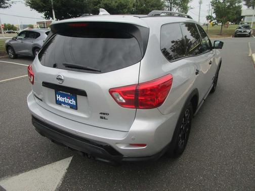 2020 Nissan Pathfinder SL 4WD