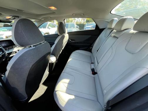 2021 Hyundai ELANTRA Limited