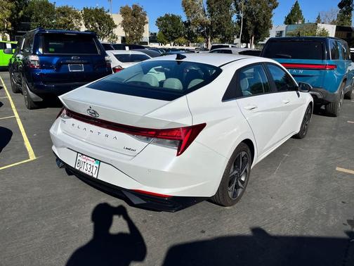 2021 Hyundai ELANTRA Limited