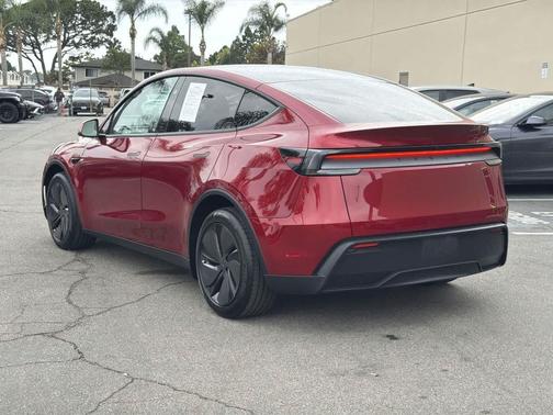 2026 Tesla Model Y Premium Rear-Wheel Drive