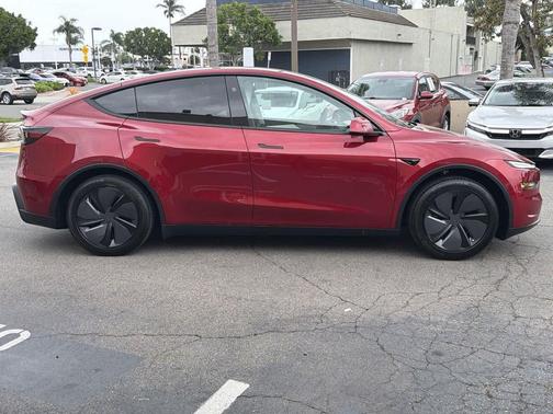 2026 Tesla Model Y Premium Rear-Wheel Drive
