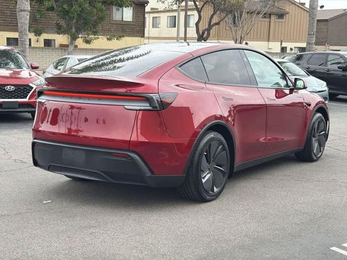 2026 Tesla Model Y Premium Rear-Wheel Drive