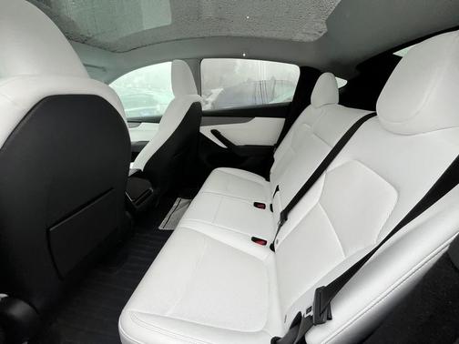 2026 Tesla Model Y Premium Rear-Wheel Drive