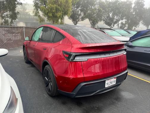 2026 Tesla Model Y Premium Rear-Wheel Drive