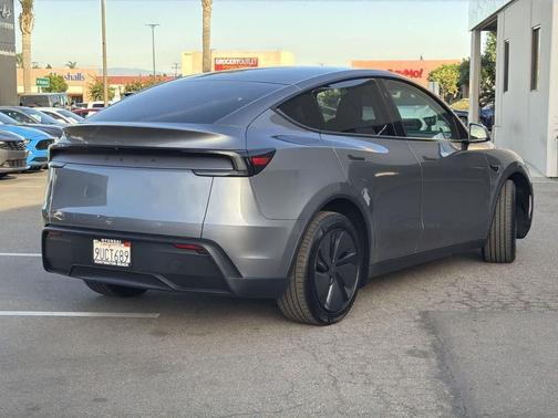 2026 Tesla Model Y Long Range Dual Motor All-Wheel Drive
