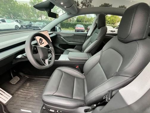 2026 Tesla Model Y Long Range Dual Motor All-Wheel Drive