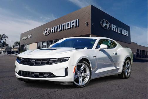 Summit White 2020 Chevrolet Camaro RWD Coupe LT1