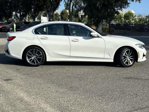 2019 BMW 330 i