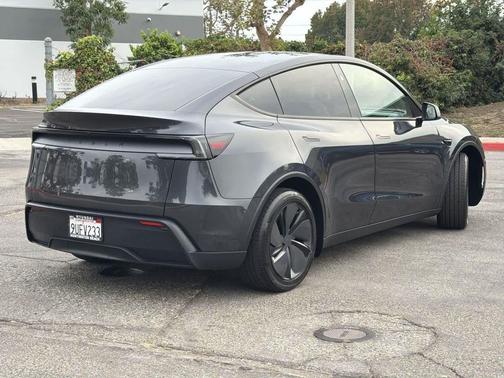 2026 Tesla Model Y Long Range Dual Motor All-Wheel Drive