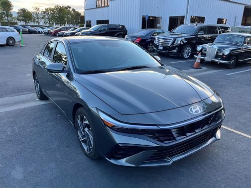 2024 Hyundai ELANTRA SEL